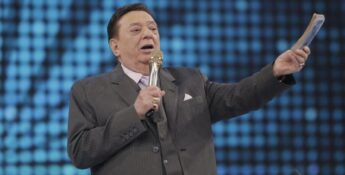 Raul Gil, 82, voltou a ser internado na UTI do Hospital Israelita Albert Einstein, em São Paulo.