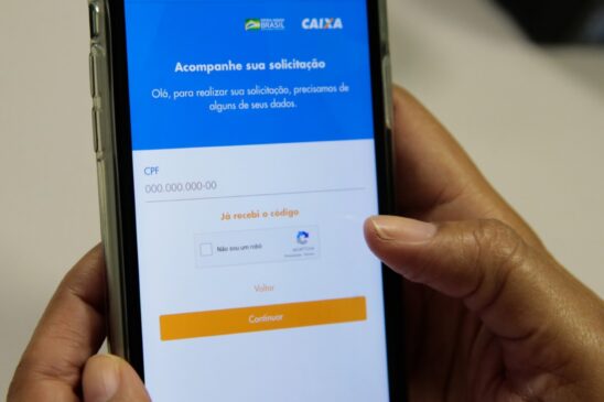 Cerca de 2 milhões receberam o dinheiro nas contas poupanças digitais, mas ainda não o movimentaram