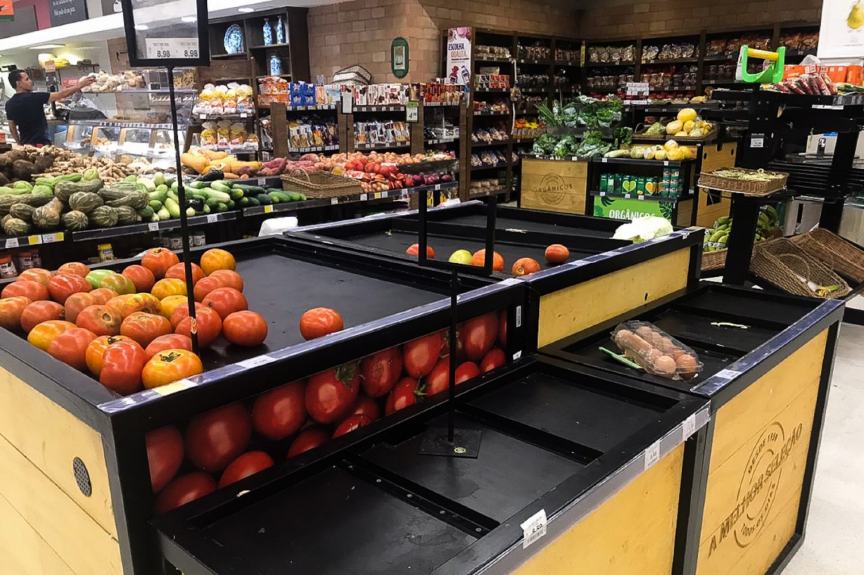 Na passagem de junho para julho, o maior aumento foi registrado no preço do tomate, que variou 31,5%, para R$ 7,55 o quilo, em média