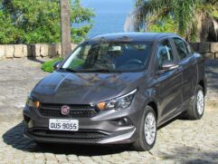 Fiat Cronos Drive 1.8 automático