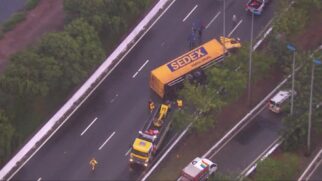 O acidente, que ocorreu próximo à Ponte Júlio de Mesquita Neto, provocou lentidão na via