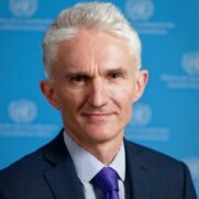O subsecretário-geral da ONU, Mark Lowock, alertou que embora os Estados Unidos e a Europa estejam sendo afetados pelo surto, o pico nos países mais pobres não era esperado para acontecer entre os próximos meses