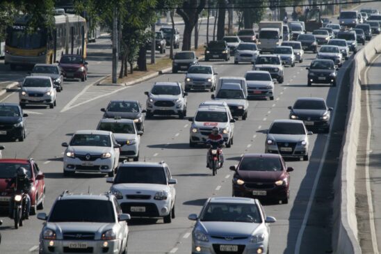 Motorista que descumprir rodízio recebe quatro pontos na carteira de habilitação e leva multa de R$ 130,16