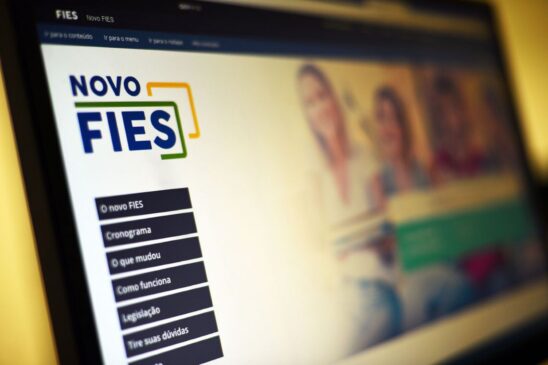 O Fies &eacute; o programa do governo federal que tem como meta facilitar o acesso ao cr&eacute;dito para financiamento de cursos de ensino