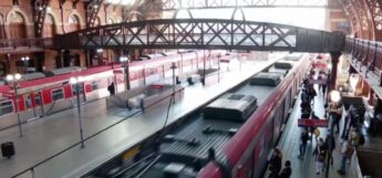 O primeiro dia do rodízio ampliado na Capital gerou um aumento de 12 a 15% no fluxo de passageiros no metrô e trens de São Paulo nesta segunda-feira (11)