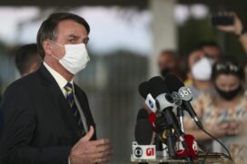 O presidente Jair Bolsonaro durante coletiva à imprensa no Palácio da Alvorada, em Brasília