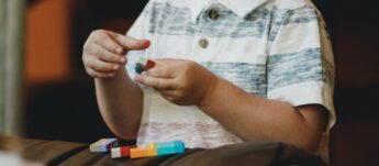 Ainda de acordo com os grupos, existem mais de 30.000 crianças e adolescentes no Brasil vivendo longe de suas famílias