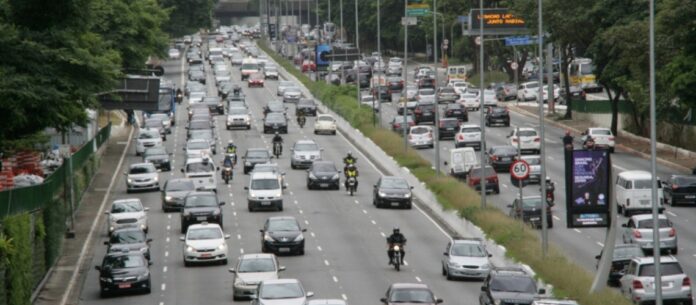 O serviço de mototáxi contraria um decreto do prefeito Ricardo Nunes