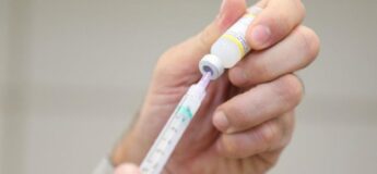 Neste domingo a Anvisa responder&aacute; aos pedidos de uso emergencial de outras duas vacinas contra a covid-19, a Coronavac e outro imunizante que &eacute; feito pela Universidade de Oxford