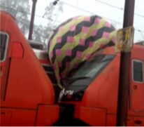 Um trem que ia em direção a Rio Grande da Serra, município da Grande São Paulo, precisou interromper o trajeto para a retirada do balão