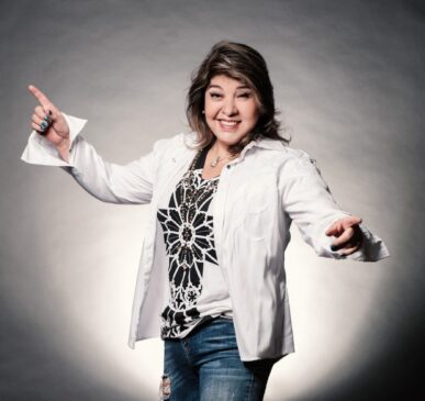 "É!!! Mas dizem que o piu piu é pititco!! Kkkkk" Roberta Miranda comenta a foto de Whindersson Nunes nu no Twitter.