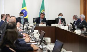 O presidente Jair Bolsonaro participou de uma reunião virtual com governadores para discutir o enfrentamento da crise do coronavírus