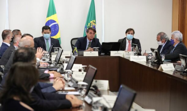O presidente Jair Bolsonaro participou de uma reunião virtual com governadores para discutir o enfrentamento da crise do coronavírus