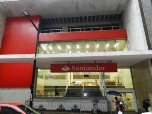 A ex-agência de Porto Alegre, no centro histórico da capital gaúcha, pode ser arrematada a partir de R$ 8,3 milhões