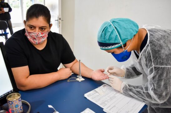 Funcionários de Unidade de Pronto Atendimento em Mairinque fazem testes rápidos para Covid-19