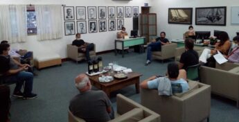 Prefeita, secretários, procuradores, vereadores e representantes da OAB se reuniram com comerciantes.