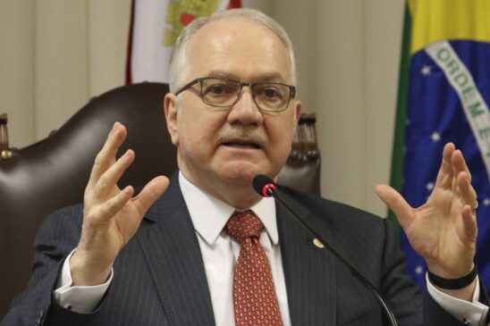 O ministro Edson Fachin decidiu encaminhar para a Corte a decisão sobre a continuidade ou não das investigações do inquérito das fake news