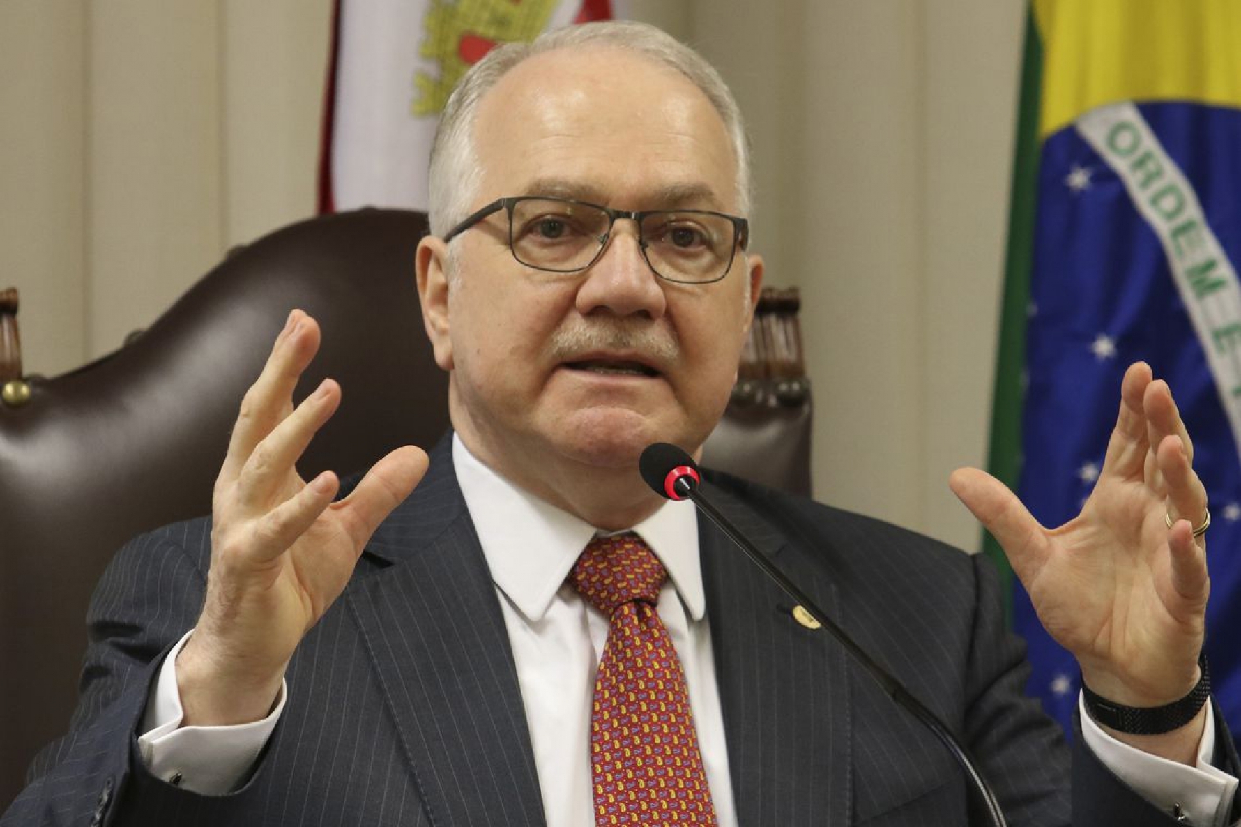O ministro Edson Fachin decidiu encaminhar para a Corte a decisão sobre a continuidade ou não das investigações do inquérito das fake news