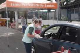 Vacinação contra gripe no sistema drive-thru