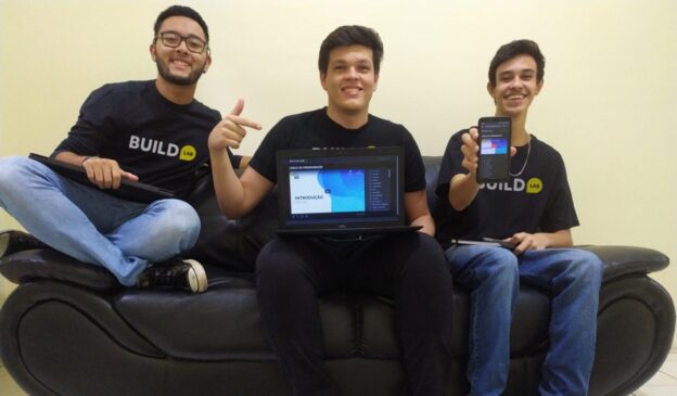 Três jovens estudantes de Tietê liberaram um curso de programação gratuito na última semana
