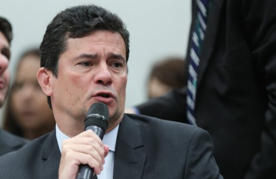 Ex-juiz Ségio Moro disse que o Brasil 'não precisa de líderes com voz bonita, mas de alguém que ouça a voz do povo brasileiro'