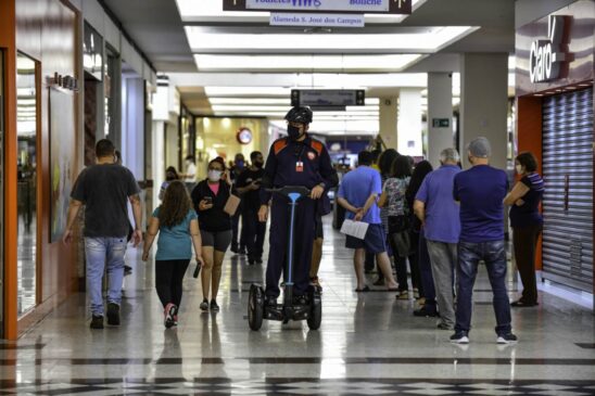 Shopping na cidade de S&atilde;o Jos&eacute; dos Campos, no interior de S&atilde;o Paulo