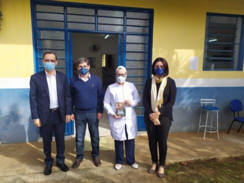 Carlos Wizard ao lado do prefeito de Porto Feliz durante visita à unidade Sentinela, no Jardim Excelsior