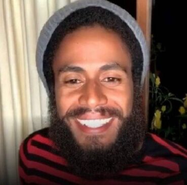 "Parem de hipersexualizar nossos corpos" Ícaro Silva sobre racismo dentro do movimento gay em live com Hugo Bonemer.