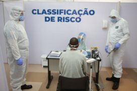 Pacientes com coronavírus sendo atendidos no Hospital de Campanha em Taboão da Serra; de acordo com o governo estadual, Taboão da Serra registra 1.119 casos confirmados e 80 óbitos