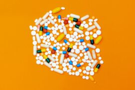 Os riscos da automedicação vão de reações adversas imprevisíveis à mistura indevida de medicamentos e o mascaramento de outras doenças