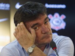 O presidente do Corinthians, Andrés Sanchez, criticou a decisão de Doria de não liberar os treinos já.