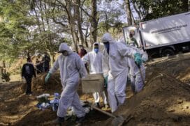De acordo com os dados da Fiocruz, as mortes tamb&eacute;m registraram quedas de 23,5% em rela&ccedil;&atilde;o a duas semanas antes e de 42,2% na compara&ccedil;&atilde;o com um m&ecirc;s atr&aacute;s