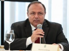 O ministro interino general Eduardo Pazuello admitiu que o Minist&eacute;rio da Sa&uacute;de gastou menos de um ter&ccedil;o da verba liberada para combater a pandemia
