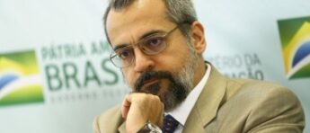 Weintraub repetiu a informação de que sofreu pressões e ameaças para largar a disputa ao governo paulista, atribuídas por ele ao presidente Bolsonaro