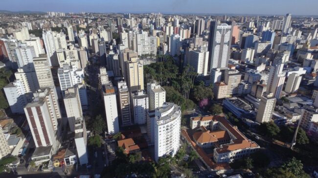Vista área de Campinas, município do interior; cidade é um polo tecnológico e abriga uma das universidades mais importantes do País