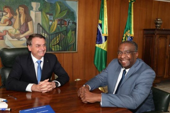 Escolhido por Bolsonaro, Carlos Alberto Decotelli teve incoerências no currículo reveladas nos últimos dias