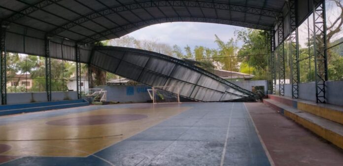Coberturas de escolas foram destelhadas pela força do vendaval