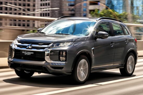 A Outlander tem 4,38m de comprimento e 1,81m de altura