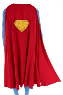 Acessório foi utilizado por Christopher Reeve e possui buracos por onde passavam os fios que prendiam o ator nas cenas de voo