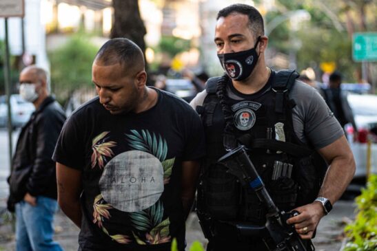 Dezesseis mandados de prisão e 51 de busca e apreensão foram expedidos pela 1ª Vara Criminal Especializada; oito foram presos