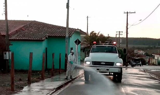 Desinfecção das ruas em Tiete
