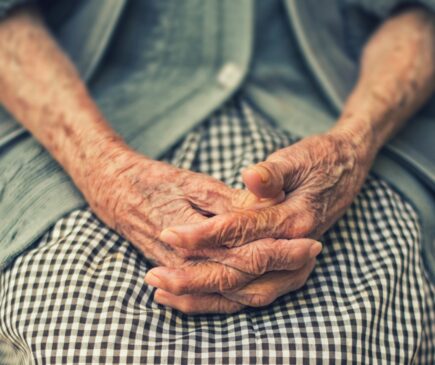 Mais de 74% das vítimas fatais pela Covid-19 em SP têm 60 anos ou mais