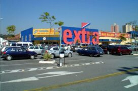 Hipermercado Extra fica na entrada da cidade, às margens da rodovia Régis Bittencourt