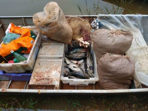 Polícia Ambiental apreendeu materiais usados em pesca predatória em Sorocaba; foram apreendidos 15 quilos de peixes e 34 redes