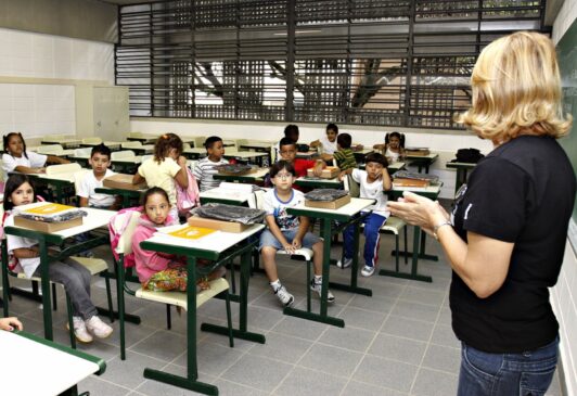 Movimentação em sala de aula de escola em São Paulo
