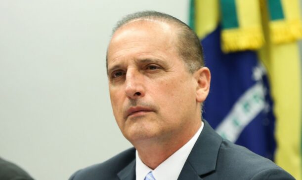 Onyx Lorenzoni relatou que teve alguns sintomas e resolveu realizar o teste do coronavírus; já são 4 ministros que contraíram a doença