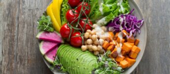 No Brasil, os VMPs surgiram na década de 1970, com as redes de fast-food, apesar do custo maior para o consumidor na comparação com o produto in natura