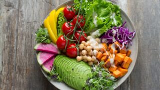 A dieta varia muito de pessoa para a pessoa, mesmo porque cada uma tem um estilo de vida, tem objetivos diferentes, e doenças que exigem um cardápio específico