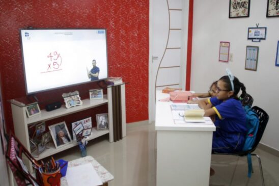 O projeto prevê que a plataforma possua conteúdos seguindo a Base Nacional Comum Curricular (BNCC) e a Lei de Diretrizes e Bases da Educação Nacional (LDB)
