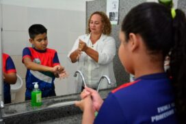 Instituições também deverão oferecer lavatórios com água corrente e sabão